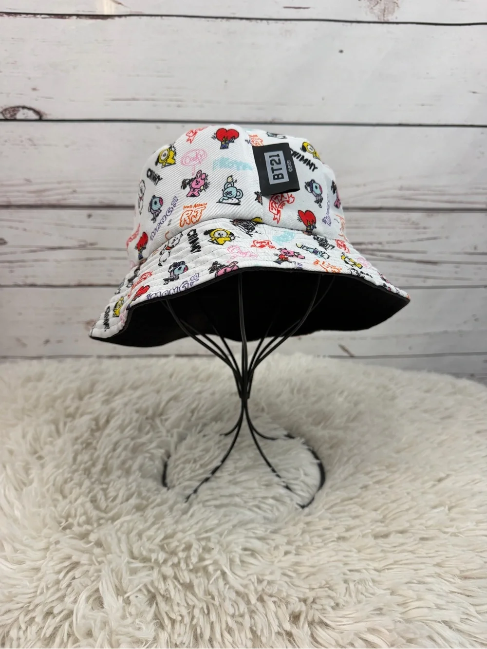 BT21 Line Friends Reversible Bucket Hat White Graffiti All Over Print Excellent